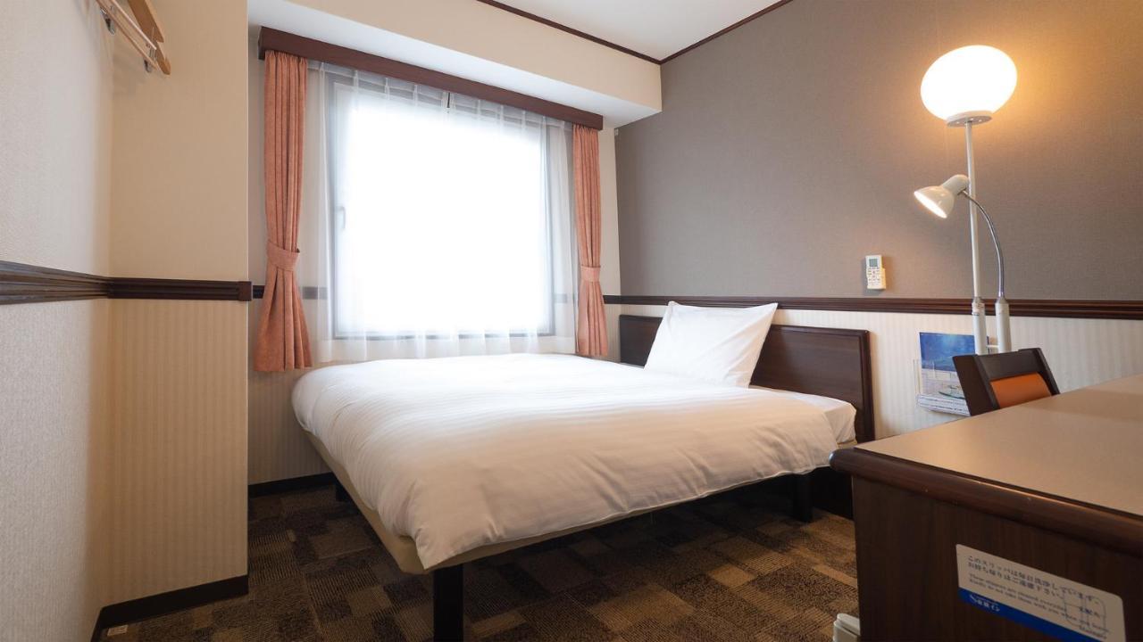 Toyoko Inn Shin-Osaka Chuo-Guchi Honkan Екстер'єр фото