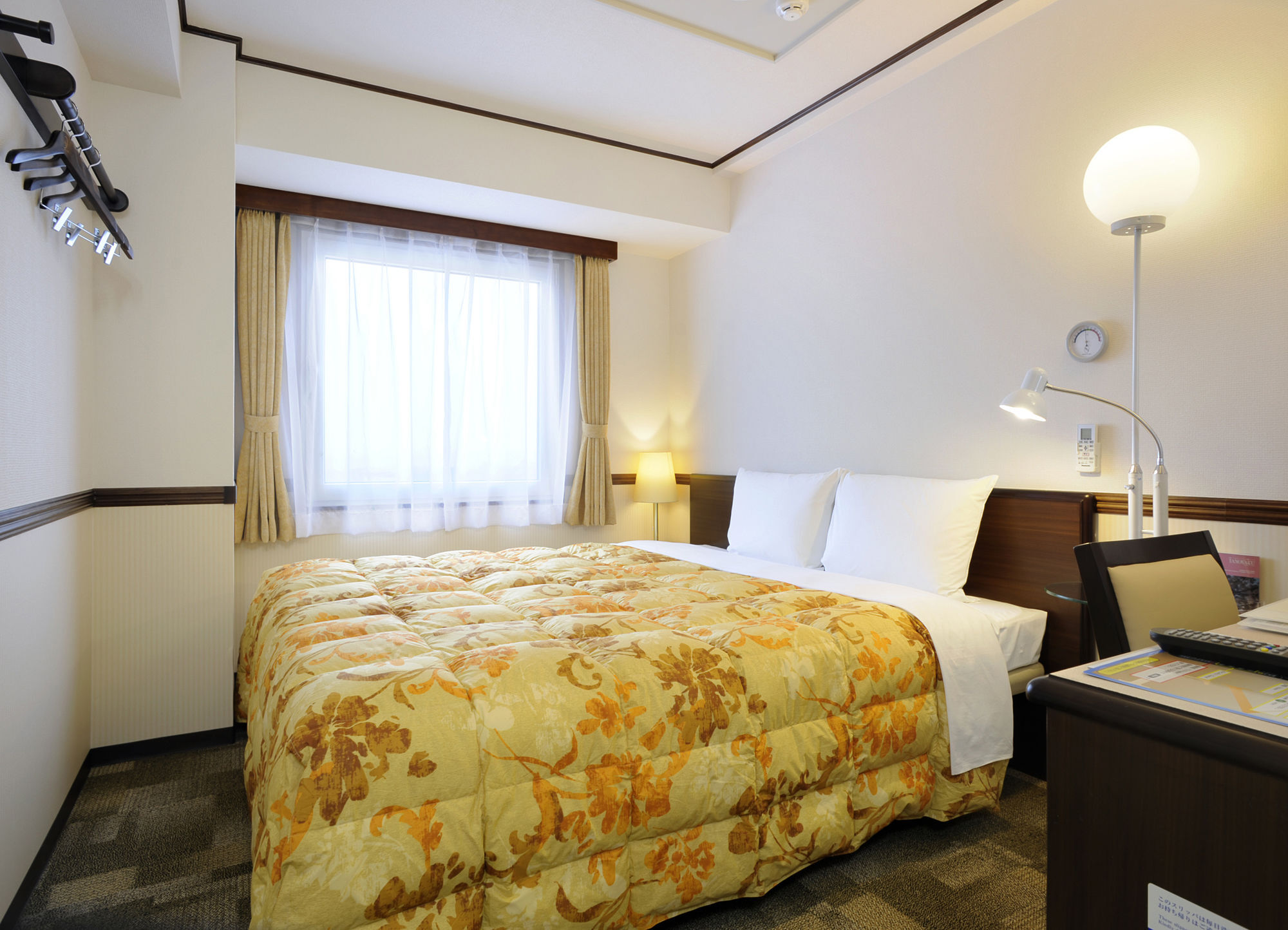 Toyoko Inn Shin-Osaka Chuo-Guchi Honkan Екстер'єр фото