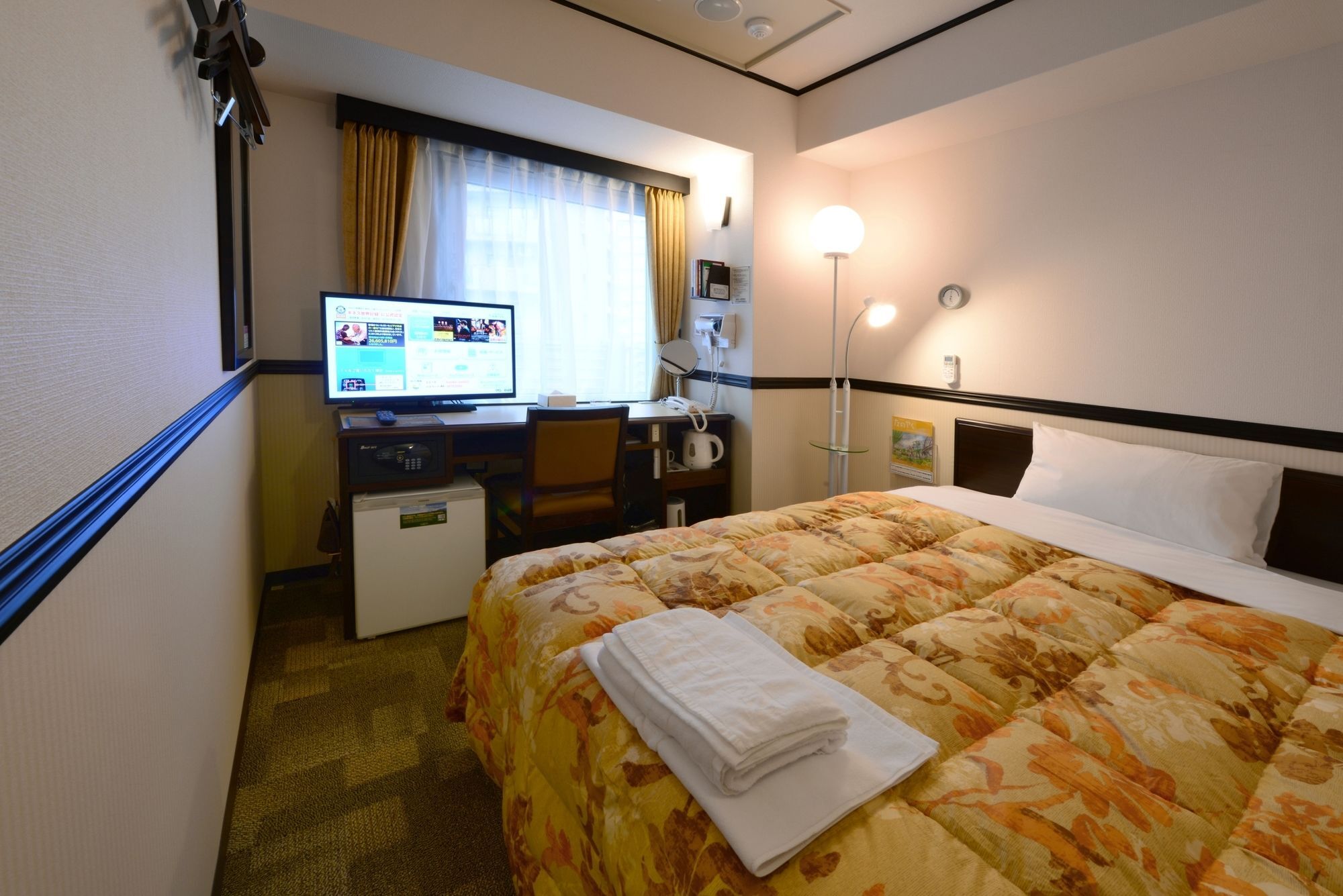 Toyoko Inn Shin-Osaka Chuo-Guchi Honkan Екстер'єр фото